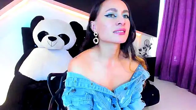 Coral Gibson online show from 02-12-25, 06:51