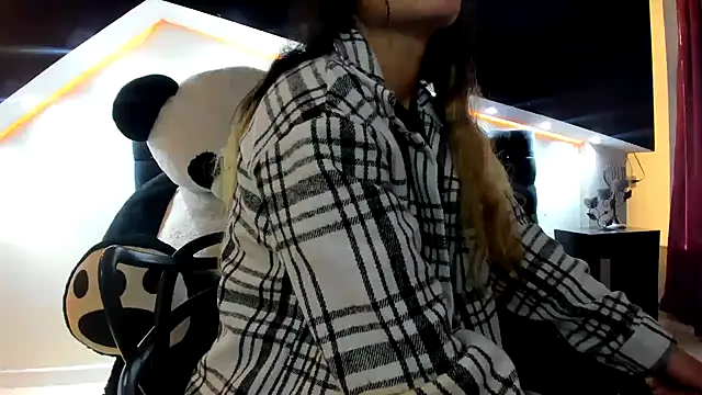 Coral Gibson online show from 02-14-25, 12:14