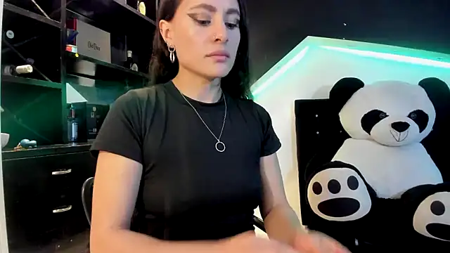 Coral Gibson online show from 02-25-25, 03:38