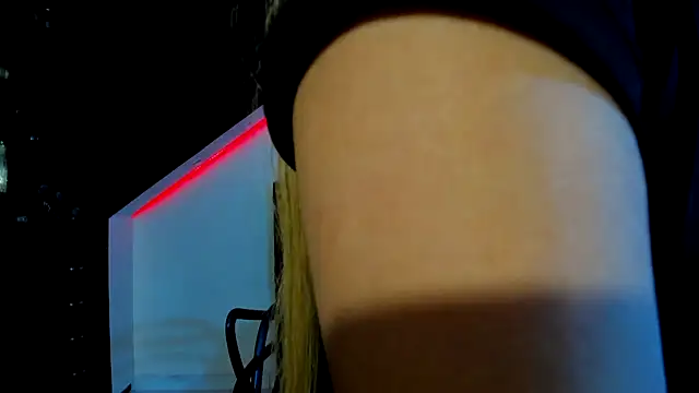 Coral Gibson online show from 03-08-25, 01:03