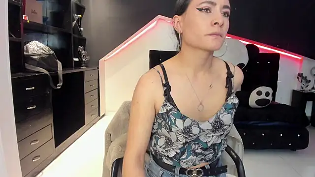 Coral Gibson online show from 09-11-25, 12:38