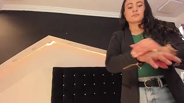 Coral Gibson online show from 05-12-26, 02:25