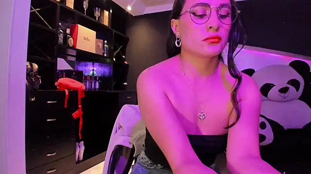 Coral Gibson online show from 07-16-26, 01:39
