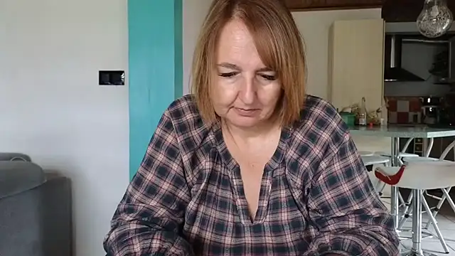 Snapshot of Sandcoq chatting on 05-04-26, 08:43 Sandcoq online show from 05-04-26, 08:43