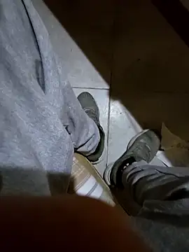 Snapshot of Alexxxmaster1312 chatting on 12-20-25, 11:34 Alexxxmaster1312 online show from 12-20-25, 11:34