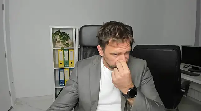 Snapshot of John-E-Dough chatting on 12-07-24, 05:37 John-E-Dough online show from 12-07-24, 05:37