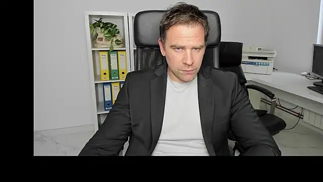 Snapshot of John-E-Dough chatting on 12-21-24, 01:42 John-E-Dough online show from 12-21-24, 01:42