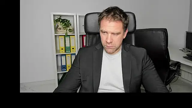 Snapshot of John-E-Dough chatting on 12-22-24, 04:06 John-E-Dough online show from 12-22-24, 04:06