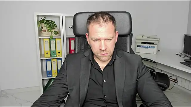 Snapshot of John-E-Dough chatting on 12-25-24, 05:37 John-E-Dough online show from 12-25-24, 05:37