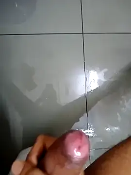 Snapshot of naughtiestdaddy chatting on 12-15-24, 05:02 naughtiestdaddy online show from 12-15-24, 05:02