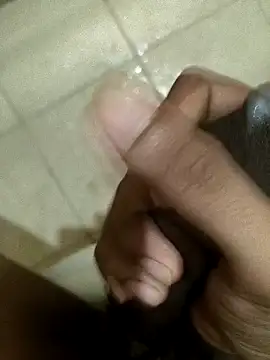 Snapshot of naughtiestdaddy chatting on 01-15-26, 06:33 naughtiestdaddy online show from 01-15-26, 06:33