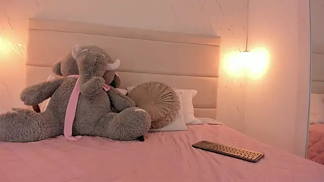 Snapshot of Mollymoon1 chatting on 01-11-26, 08:03 Mollymoon1 online show from 01-11-26, 08:03