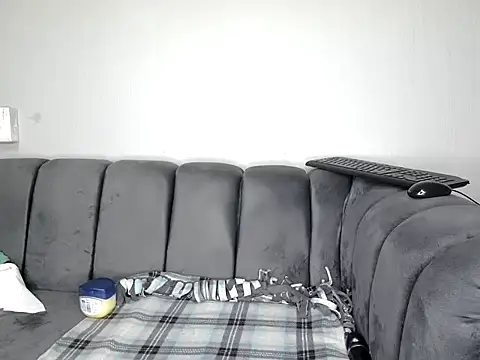 Pearl 00 online show from 12-17-25, 02:39