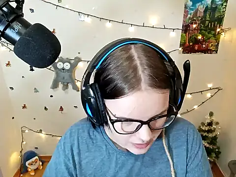 DivaMarisa online show from 12-23-24, 04:50