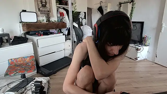 CeriseLapine online show from 10-31-25, 11:22