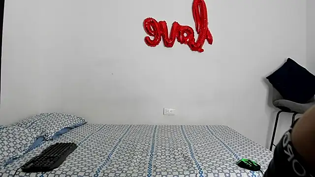 Snapshot of evanscollins chatting on 10-10-25, 04:44 evanscollins online show from 10-10-25, 04:44