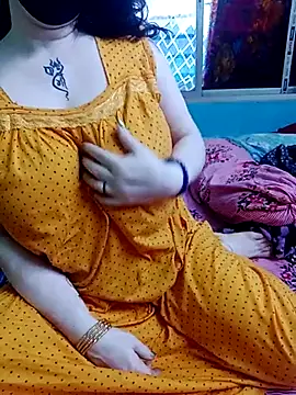 Snapshot of Raja_Ranii chatting on 02-22-25, 02:28 Raja Ranii online show from 02-22-25, 02:28