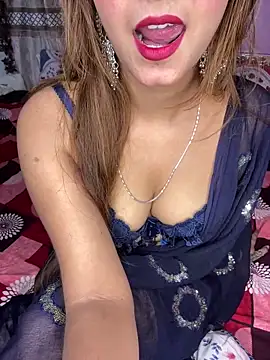 Diamond queeen online show from 11-18-25, 04:11