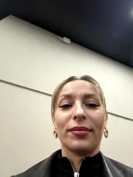 Diamond Bunny  online show from 11-20-25, 03:34