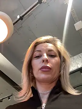 Diamond Bunny  online show from 02-09-26, 04:22