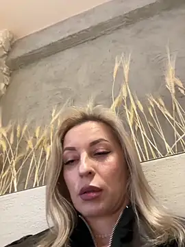 Diamond Bunny  online show from 03-24-26, 03:06