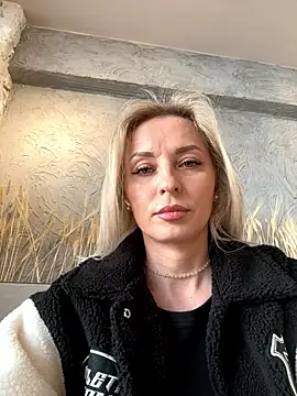 Diamond Bunny  online show from 04-06-26, 03:13