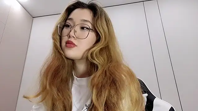 Jennatyan online show from 12-20-25, 01:29