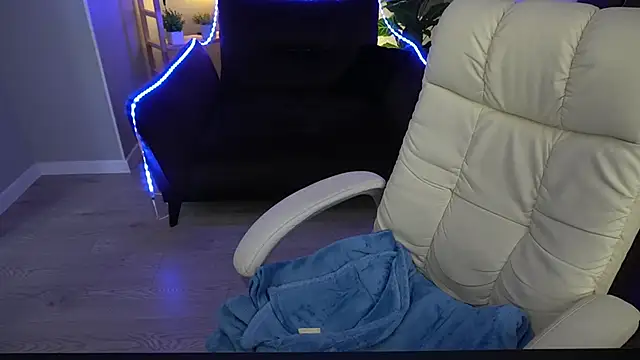 Snapshot of ElysLunar chatting on 02-01-25, 11:37 ElysLunar online show from 02-01-25, 11:37