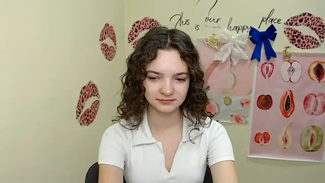 Snapshot of _SusieSu_ chatting on 12-23-24, 07:06 SusieSu online show from 12-23-24, 07:06