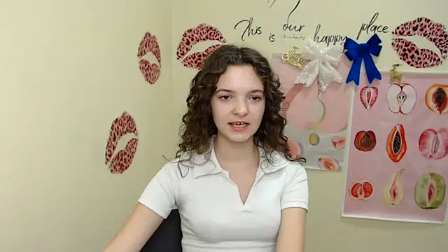 Snapshot of _SusieSu_ chatting on 12-23-24, 10:10 SusieSu online show from 12-23-24, 10:10