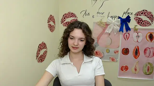 Snapshot of _SusieSu_ chatting on 12-23-24, 04:17 SusieSu online show from 12-23-24, 04:17