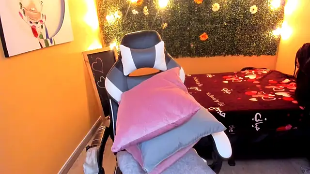 Tiffany sander online show from 02-05-25, 03:34