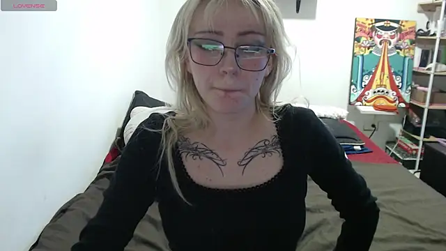 Snapshot of Cloe_five chatting on 04-29-26, 08:48 Cloe five online show from 04-29-26, 08:48