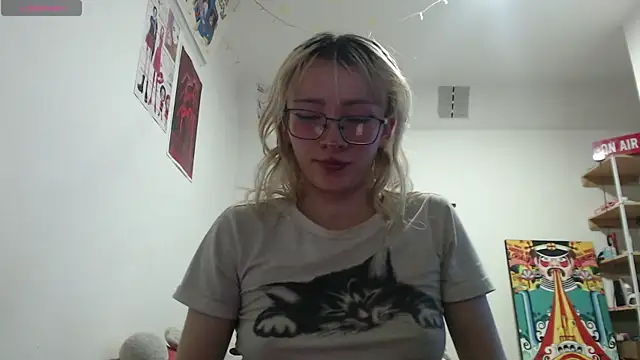 Snapshot of Cloe_five chatting on 05-04-26, 10:50 Cloe five online show from 05-04-26, 10:50
