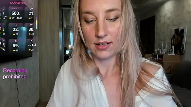 Snapshot of lady_Nati chatting on 04-23-26, 02:30 lady Nati online show from 04-23-26, 02:30