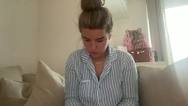 maisiesmithx online show from 10-28-25, 12:09