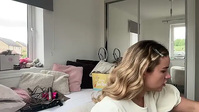 maisiesmithx online show from 05-18-26, 12:11
