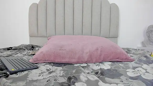Snapshot of Nikki_Angel_ chatting on 02-12-25, 10:26 Nikki Angel  online show from 02-12-25, 10:26