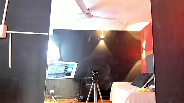 YayaHilton online show from 03-27-26, 05:24