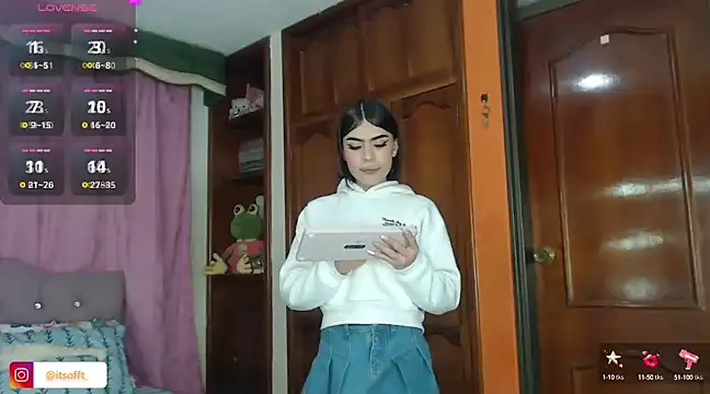 Snapshot of cuttebabe_ chatting on 01-09-25, 03:26 cuttebabe online show from 01-09-25, 03:26