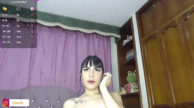 Snapshot of cuttebabe_ chatting on 02-02-25, 01:02 cuttebabe online show from 02-02-25, 01:02