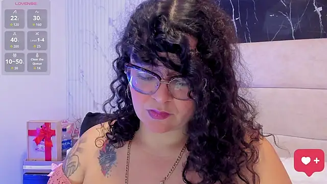 Snapshot of Reginavegaa chatting on 05-28-26, 11:40 Reginavegaa online show from 05-28-26, 11:40