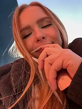 mur girl online show from 03-17-25, 11:42