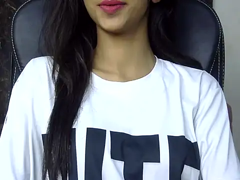 MAAYRA 09 online show from 03-12-25, 06:22