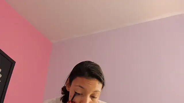 lupeebony online show from 06-18-26, 07:40