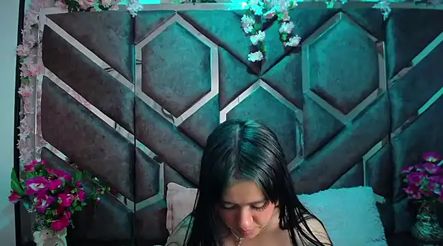 Snapshot of Victoria_Rossy chatting on 01-23-25, 10:01 Victoria Rossy online show from 01-23-25, 10:01