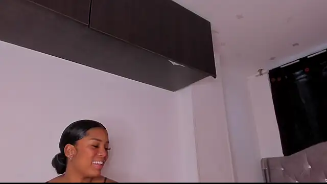 Snapshot of game_with_lesbians_ chatting on 09-19-25, 11:11 game with lesbians online show from 09-19-25, 11:11