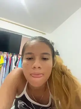 Snapshot of Naomi991 chatting on 10-20-25, 06:08 Naomi991 online show from 10-20-25, 06:08
