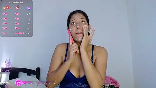 Snapshot of evaluna_horny_ chatting on 03-05-25, 01:06 evaluna horny online show from 03-05-25, 01:06