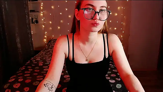 Snapshot of Miya_Mark chatting on 12-16-24, 03:00 Miya Mark online show from 12-16-24, 03:00